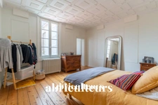 COGNAC / CENTRE-VILLE - MAISON DE VILLE AVEC TERRAIN DE 467 M2- 8 PIECES - 5 CHAMBRES  - 230 M2 - 435.000€