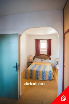 À Courbevoie, immense maison en vente 1200000