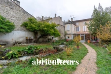 COGNAC / CENTRE-VILLE - MAISON DE VILLE AVEC TERRAIN DE 467 M2- 8 PIECES - 5 CHAMBRES  - 230 M2 - 435.000€