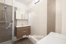 Appartement rénové avec balcon cave<span></span>59 m2<span></span>Issy-les-Moulineaux (92130)