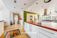 Belle demeure de caractère<span></span>10 pièces<span></span>280 m²<span></span>888 000