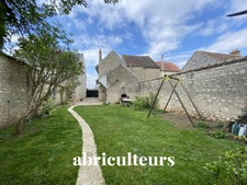 CHATEAU-LANDON<span></span>MAISON ET DEPENDANCE<span></span>5 PIÈCES <span></span>4 CHAMBRES<span></span>65 et 52 M2<span></span>192.500 €