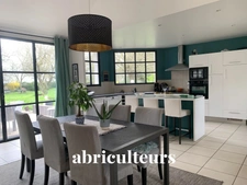 VILLEMOUTIERS / PROCHE MONTARGIS<span></span>MAISON LONGERE RENOVEE<span></span>8 PIECES<span></span>5 CHAMBRES<span></span>360 M2<span></span>375.000 €