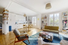 Appartement 4 pièces<span></span>2 chambres<span></span>69 m²<span></span>Paris 18