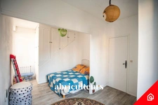 À Courbevoie, immense maison en vente 1200000