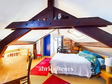 Maison de famille atypique de 240m2 avec 5 chambres, une maisonnette indépendante et un grand jardin arboré de 250m2<span></span>Rue Rochebrune, 93100 Montreuil<span></span>Quartier Mûrs à Pêches