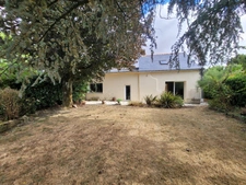 Maisons deux chambres avec dépendances, studio, sur beau terrain