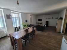 Maison de bourg, 3 Chambres, rénovée en 2017.