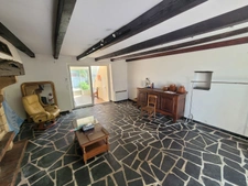 Maisons deux chambres avec dépendances, studio, sur beau terrain