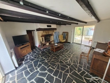 Maisons deux chambres avec dépendances, studio, sur beau terrain