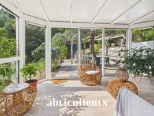 Cantaron<span></span>Propriété d'artistes à fort potentiel au cœur de 1,4 ha de verdure