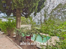 Cantaron<span></span>Propriété d'artistes à fort potentiel au cœur de 1,4 ha de verdure