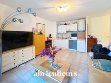 T2 Lumineux avec Terrasse & Piscine - Menton Acacias