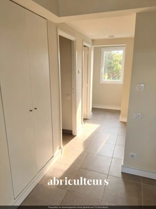 Menton Quartier Riviera : Superbe 2 pièces traversant entièrement rénové avec Terrasse et Place de parking