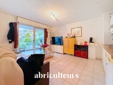 T2 Lumineux avec Terrasse & Piscine - Menton Acacias