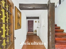 Cantaron<span></span>Propriété d'artistes à fort potentiel au cœur de 1,4 ha de verdure