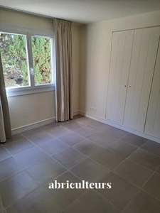 Menton Quartier Riviera : Superbe 2 pièces traversant entièrement rénové avec Terrasse et Place de parking