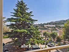 Quartier des Palaces à Menton - Superbe 2 pièces rénové avec Terrasse plein sud, Cave et Parking