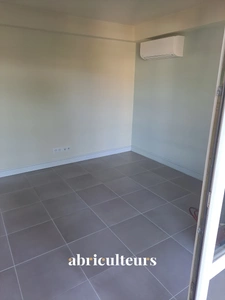 Menton Quartier Riviera : Superbe 2 pièces traversant entièrement rénové avec Terrasse et Place de parking