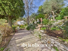 Propriété d'artistes au cœur de 2 ha de verdure - Cantaron