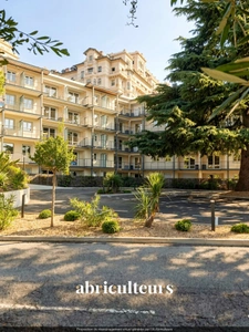Menton Quartier Riviera : Superbe 2 pièces traversant entièrement rénové avec Terrasse et Place de parking