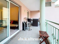 T2 Lumineux avec Terrasse & Piscine - Menton Acacias