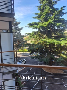 Menton Quartier Riviera : Superbe 2 pièces traversant entièrement rénové avec Terrasse et Place de parking