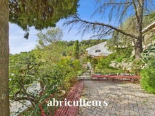 Propriété d'artistes au cœur de 2 ha de verdure - Cantaron