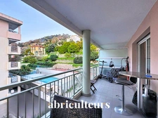 T2 Lumineux avec Terrasse & Piscine - Menton Acacias