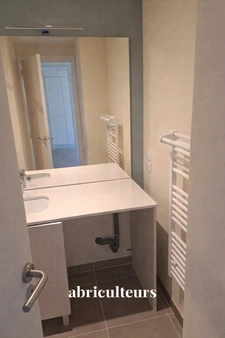 Menton Quartier Riviera : Superbe 2 pièces traversant entièrement rénové avec Terrasse et Place de parking