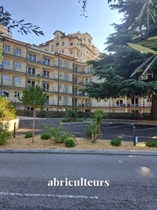 Menton Quartier Riviera : Superbe 2 pièces traversant entièrement rénové avec Terrasse et Place de parking