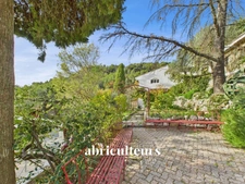 Propriété d'artistes au cœur de 2 ha de verdure - Cantaron