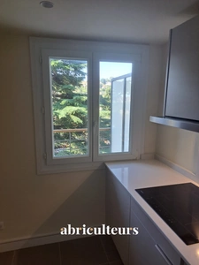 Menton Quartier Riviera : Superbe 2 pièces traversant entièrement rénové avec Terrasse et Place de parking