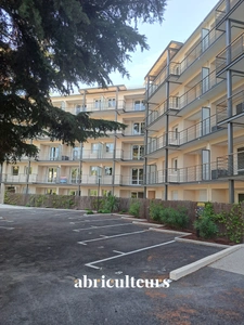 Menton Quartier Riviera : Superbe 2 pièces traversant entièrement rénové avec Terrasse et Place de parking