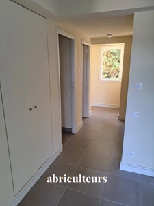 Menton Quartier Riviera : Superbe 2 pièces traversant entièrement rénové avec Terrasse et Place de parking