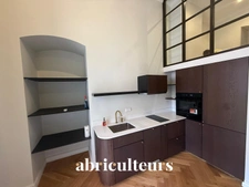 Duplex T/3  refait à neuf dans un ancien Palace Belle Époque vendu à Menton (06500)