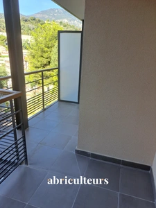 Menton Quartier Riviera : Superbe 2 pièces traversant entièrement rénové avec Terrasse et Place de parking