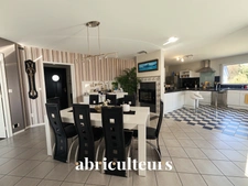 À Erdeven, contemporaine spacieuse et lumineuse, à 10 min des plages – Calme, vie familiale et prestations de qualité