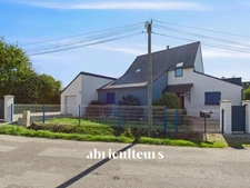 À Erdeven, contemporaine spacieuse et lumineuse, à 10 min des plages – Calme, vie familiale et prestations de qualité