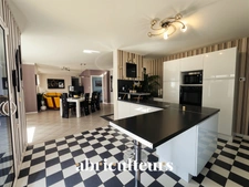 À Erdeven, contemporaine spacieuse et lumineuse, à 10 min des plages – Calme, vie familiale et prestations de qualité