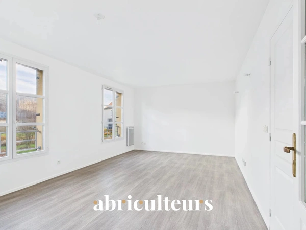 Appartement T3<span></span>Traversant Est/Ouest<span></span>Très jolie Vue<span></span> Résidence de standing à Survilliers