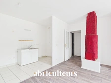Appartement T2 rénové de caractère, terrasse & jardin – Résidence de standing à Survilliers