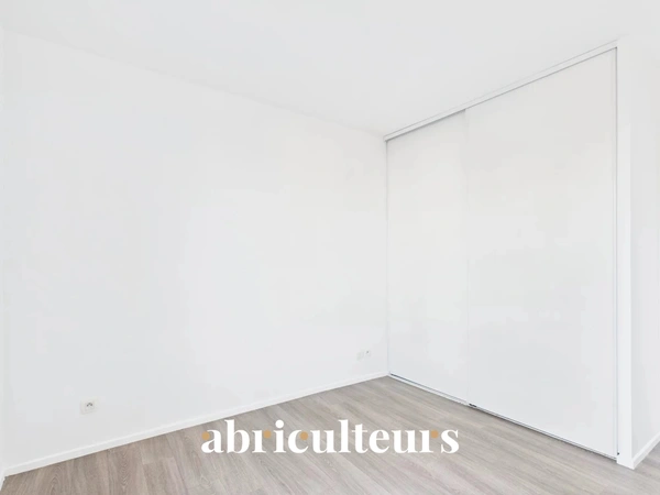Appartement T3<span></span>Traversant Est/Ouest<span></span>Très jolie Vue<span></span> Résidence de standing à Survilliers