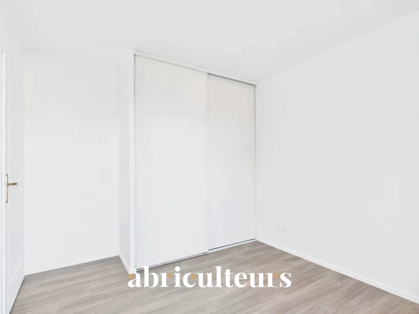 Appartement T3<span></span>Traversant Est/Ouest<span></span>Très jolie Vue<span></span> Résidence de standing à Survilliers