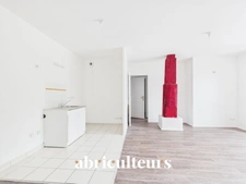 Appartement T2 rénové de caractère, terrasse & jardin – Résidence de standing à Survilliers