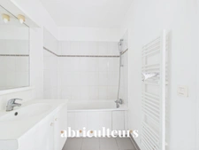 Appartement T2 rénové de caractère, terrasse & jardin – Résidence de standing à Survilliers