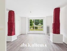 Appartement T2 rénové de caractère, terrasse & jardin – Résidence de standing à Survilliers