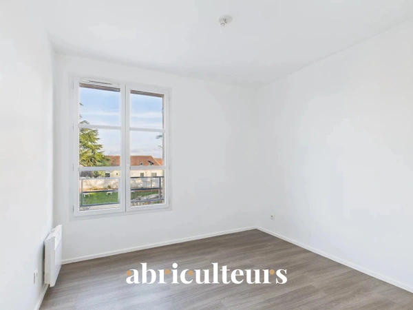 Appartement T3<span></span>Traversant Est/Ouest<span></span>Très jolie Vue<span></span> Résidence de standing à Survilliers