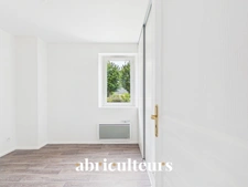 Appartement T2 rénové de caractère, terrasse & jardin – Résidence de standing à Survilliers