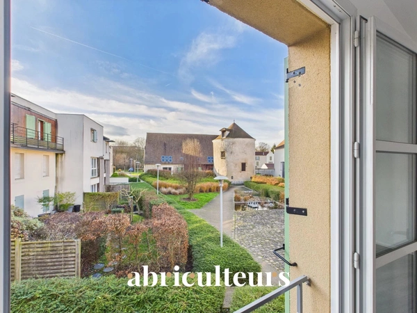 Appartement T3<span></span>Traversant Est/Ouest<span></span>Très jolie Vue<span></span> Résidence de standing à Survilliers